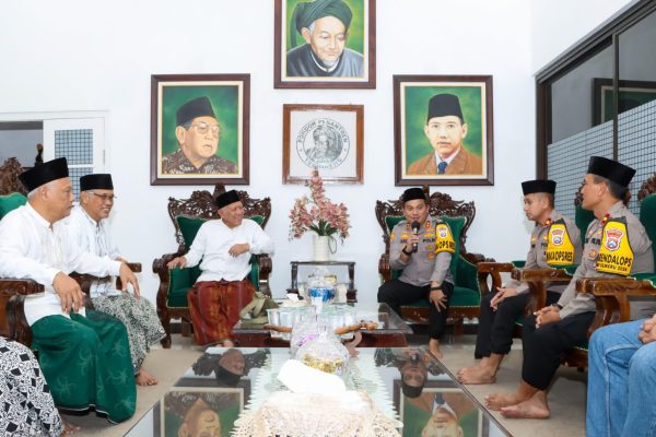 Awali Tugas Kapolres Jombang Sowan Kiai Ponpes Tebuireng