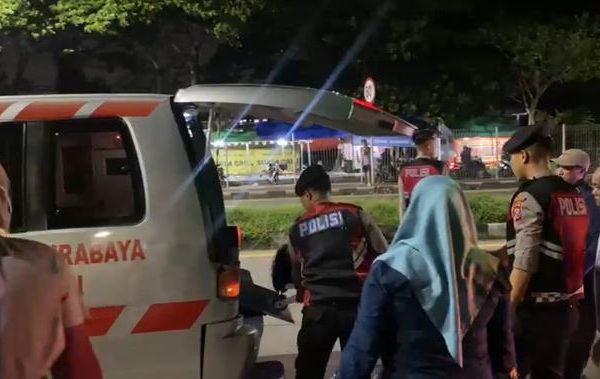 Aksi Heroik Anggota Polres Bangkalan Tolong Ibu Melahirkan di Dalam Truk Saat Melintasi Jembatan Suramadu