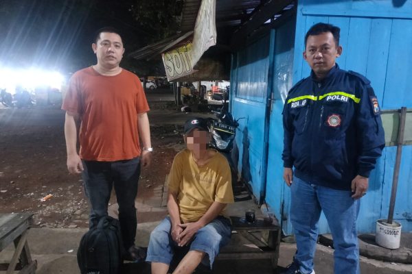 Ada Polisi, Ada Solusi: Pak Bhabin Polsek Klojen Bantu Kakek Terlantar di Pasar Comboran Malang